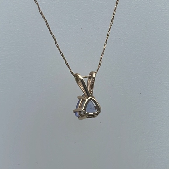 14kt Yellow Gold Tanzanite Triangle pendant and necklace - Picture 12 of 14